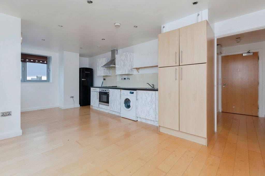 Property photo 3 of 12 Kitchen Diner