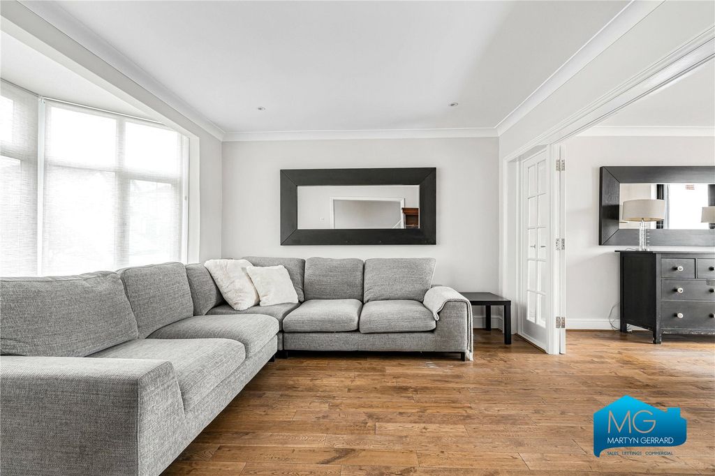 Property photo 2 of 23 Picture No. 15