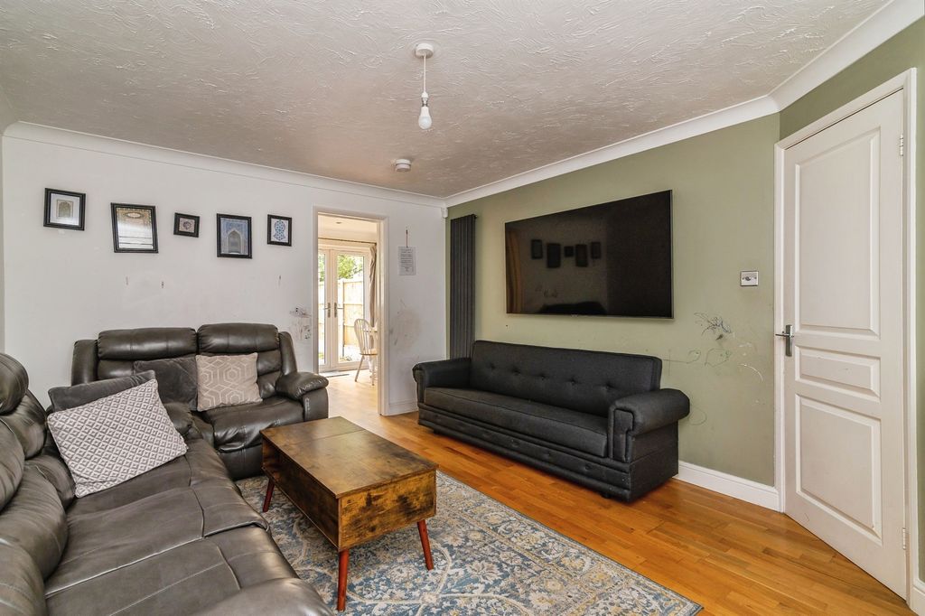Property photo 3 of 18