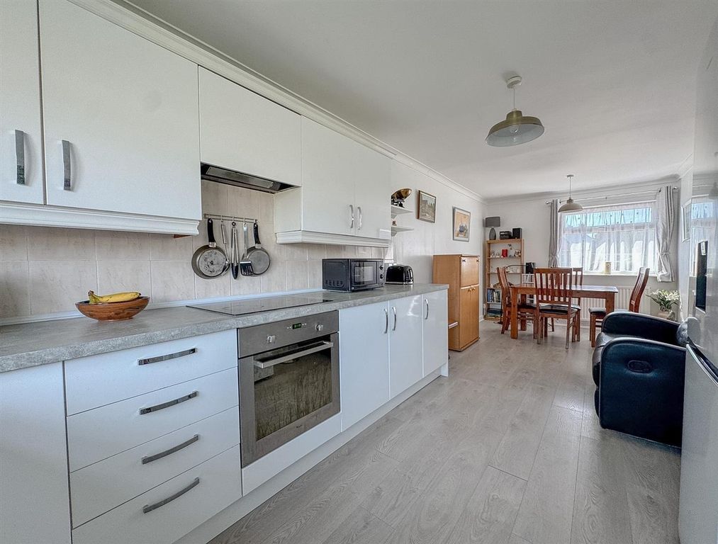 Property photo 3 of 18 Kitchen / Diner