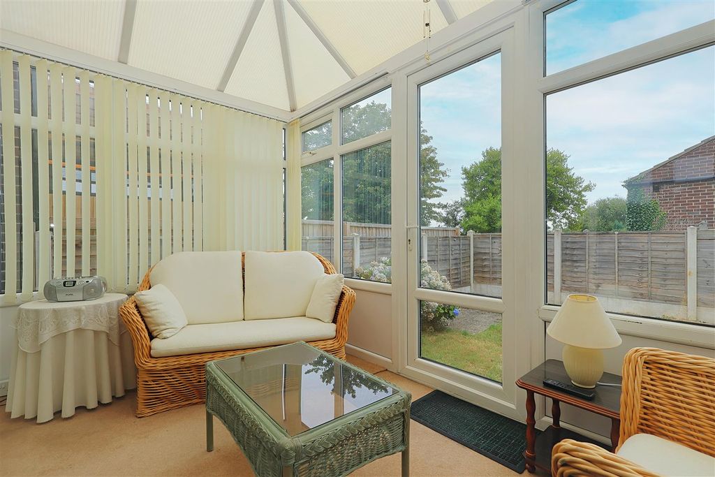 Property photo 2 of 20 Conservatory