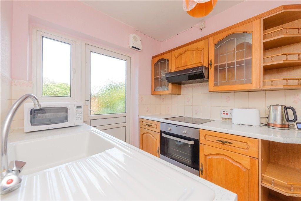 Property photo 3 of 11 Kitchen