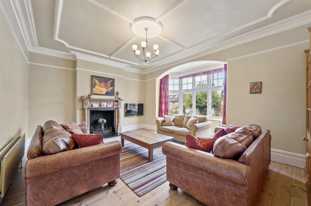 Property photo 2 of 28 124 Pepys Road,4.Jpg