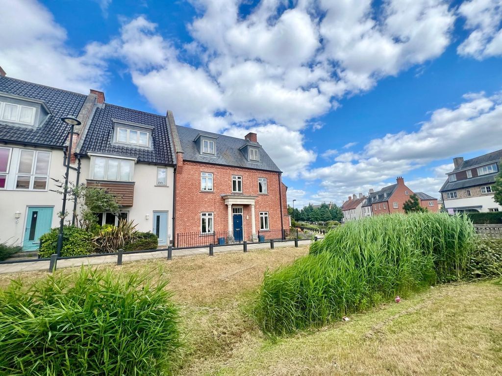 Property photo 1 of 13 Front