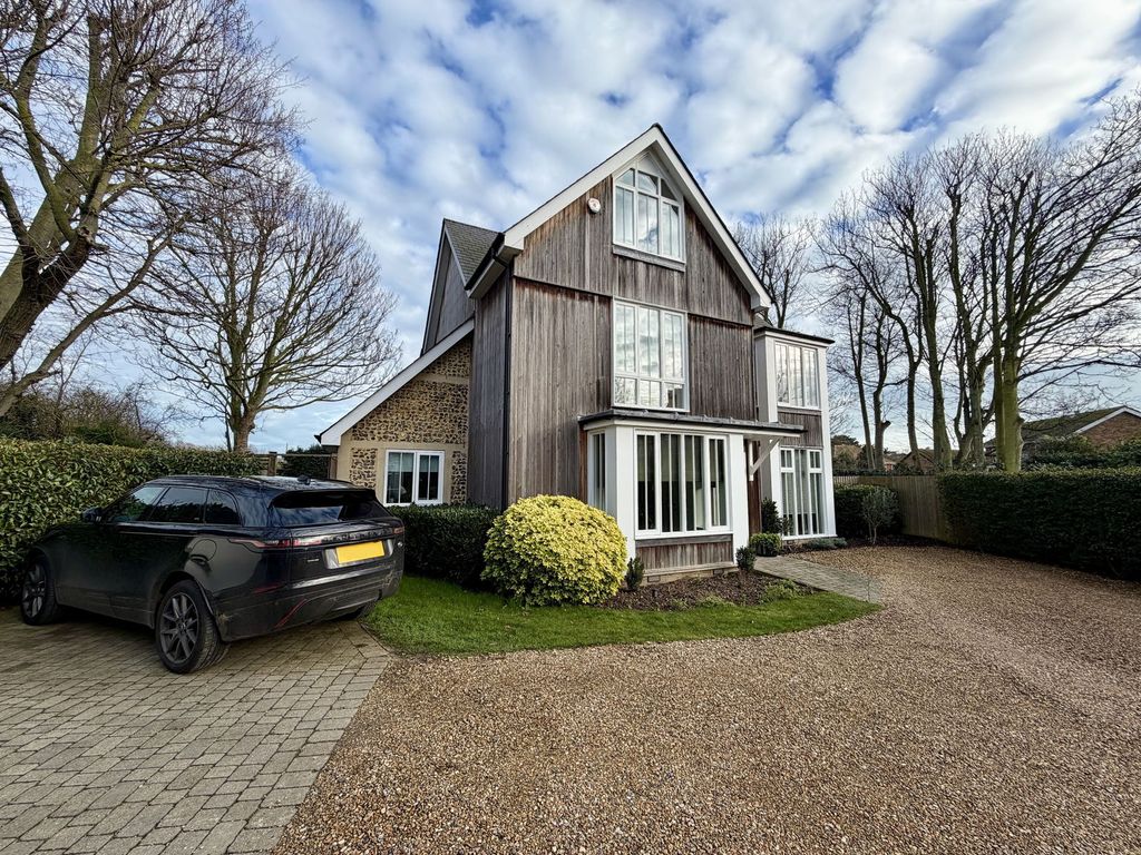 Property photo 3 of 37