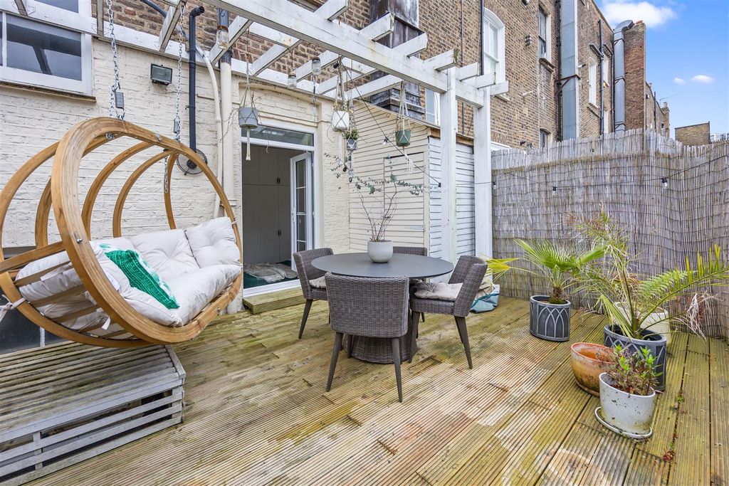 Property photo 2 of 10