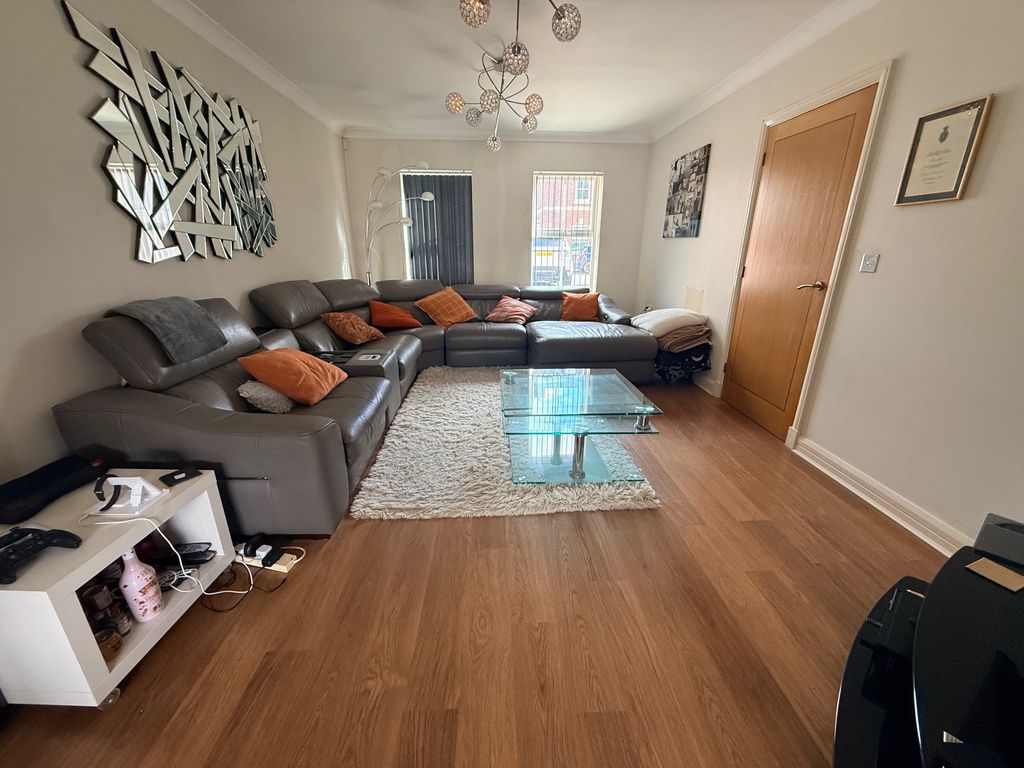 Property photo 3 of 21 Lounge