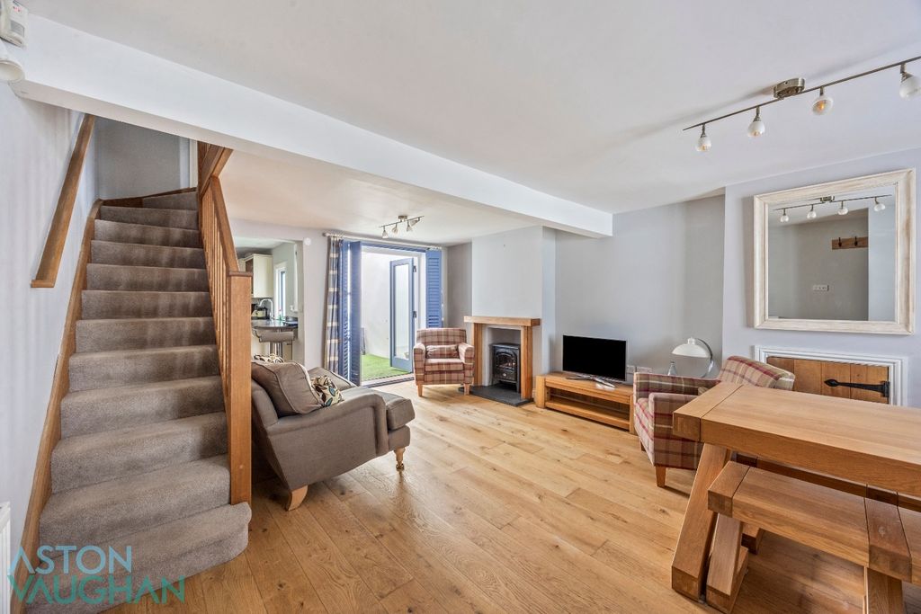 Property photo 2 of 13 5603581