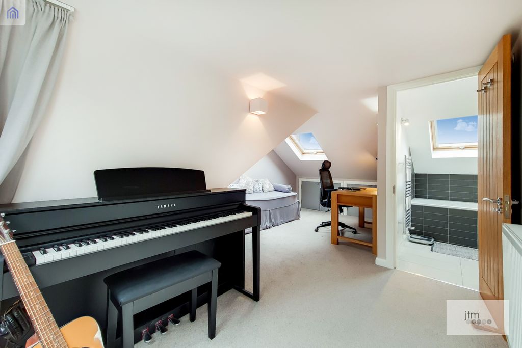 Property photo 2 of 12