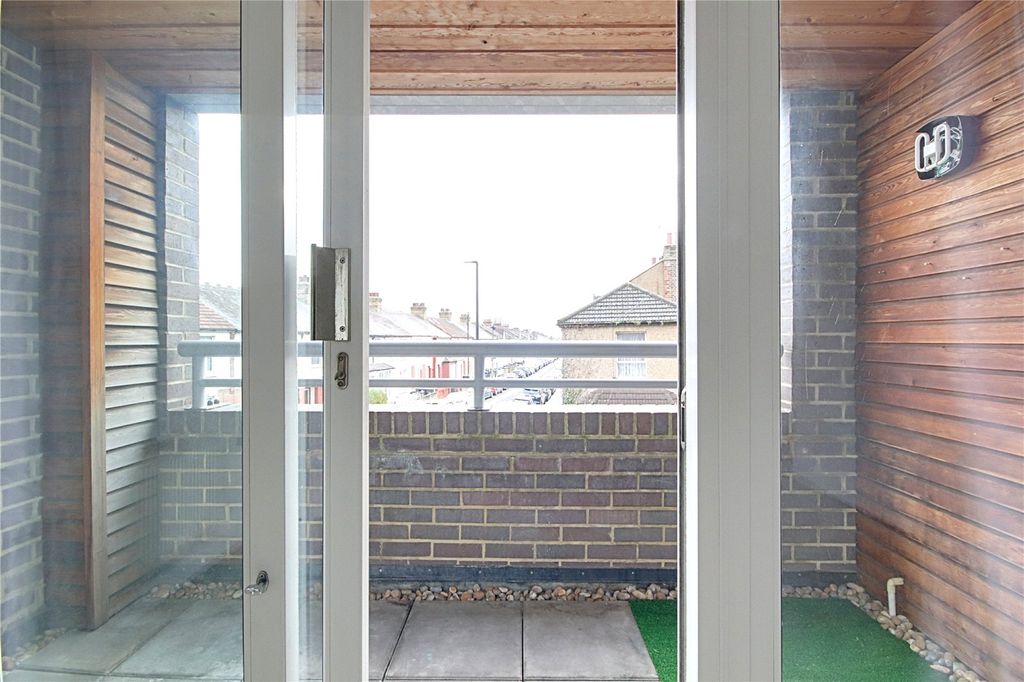 Property photo 2 of 13 Picture No. 11