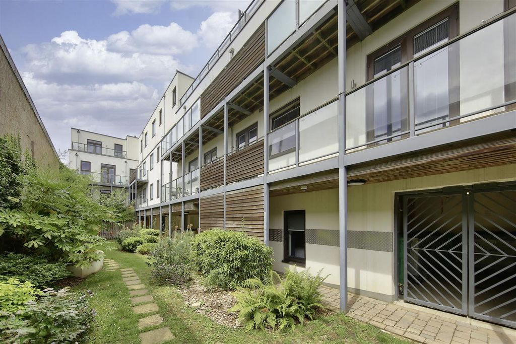 Property photo 2 of 14 8_The_Retreat_Furmage_Street_Image2_19165_4.Jpg