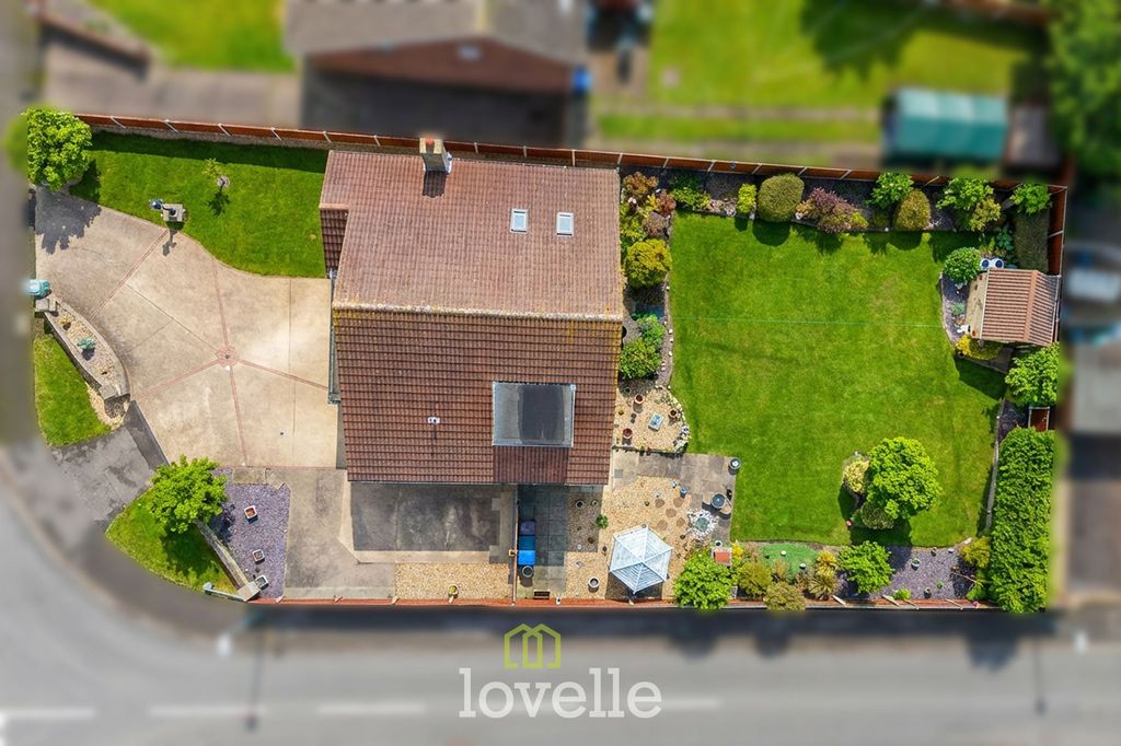 Property photo 2 of 24