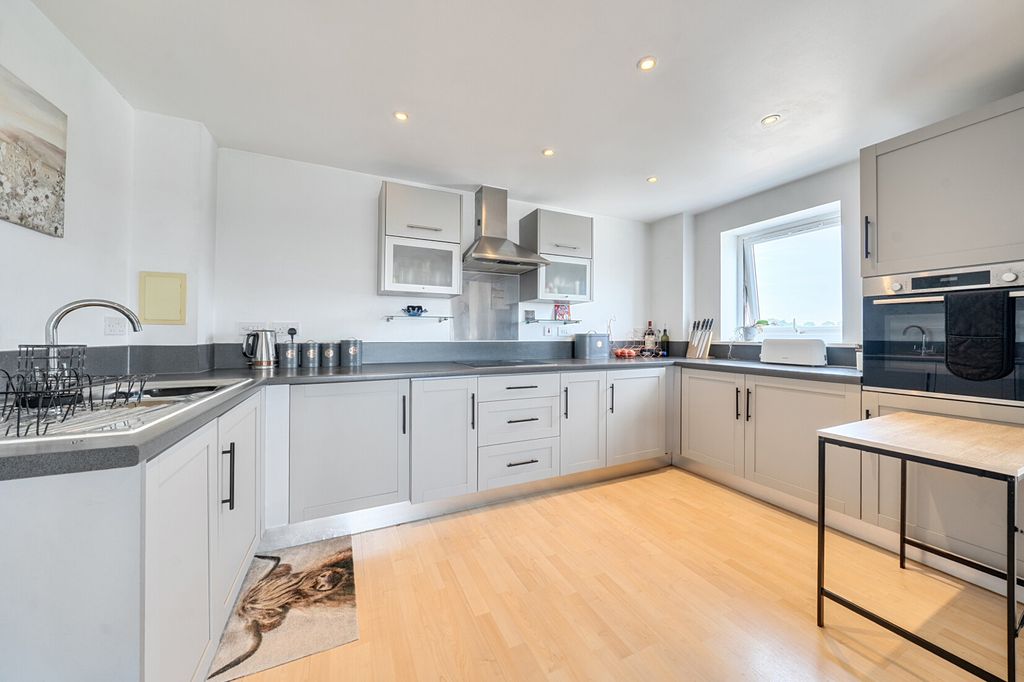 Property photo 3 of 15 Reception/Kitchen