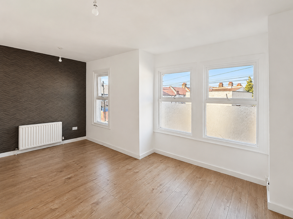Property photo 2 of 11 9C5349F3-Dfbb-4119-8Fdf-B2315183DC31 (002)