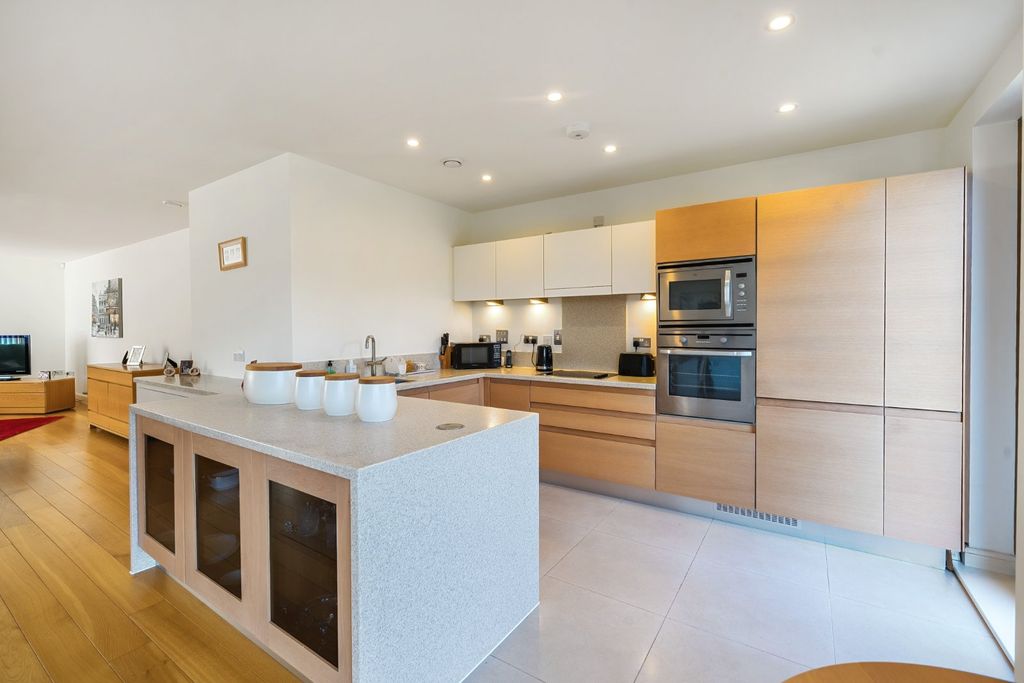 Property photo 3 of 20 Kitchen