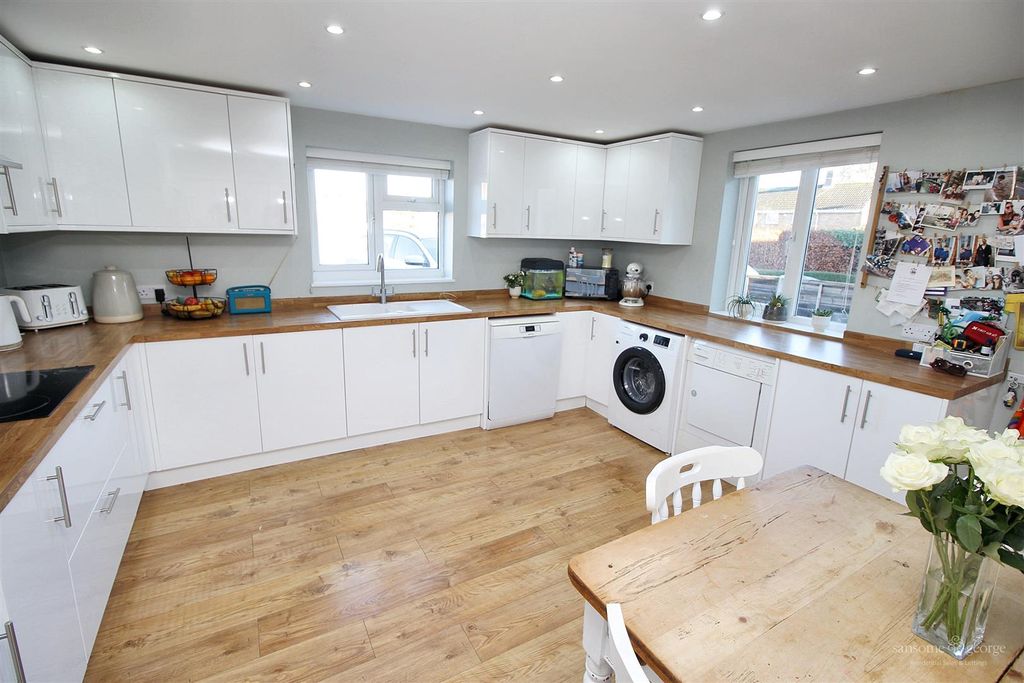 Property photo 2 of 17 Kitchen