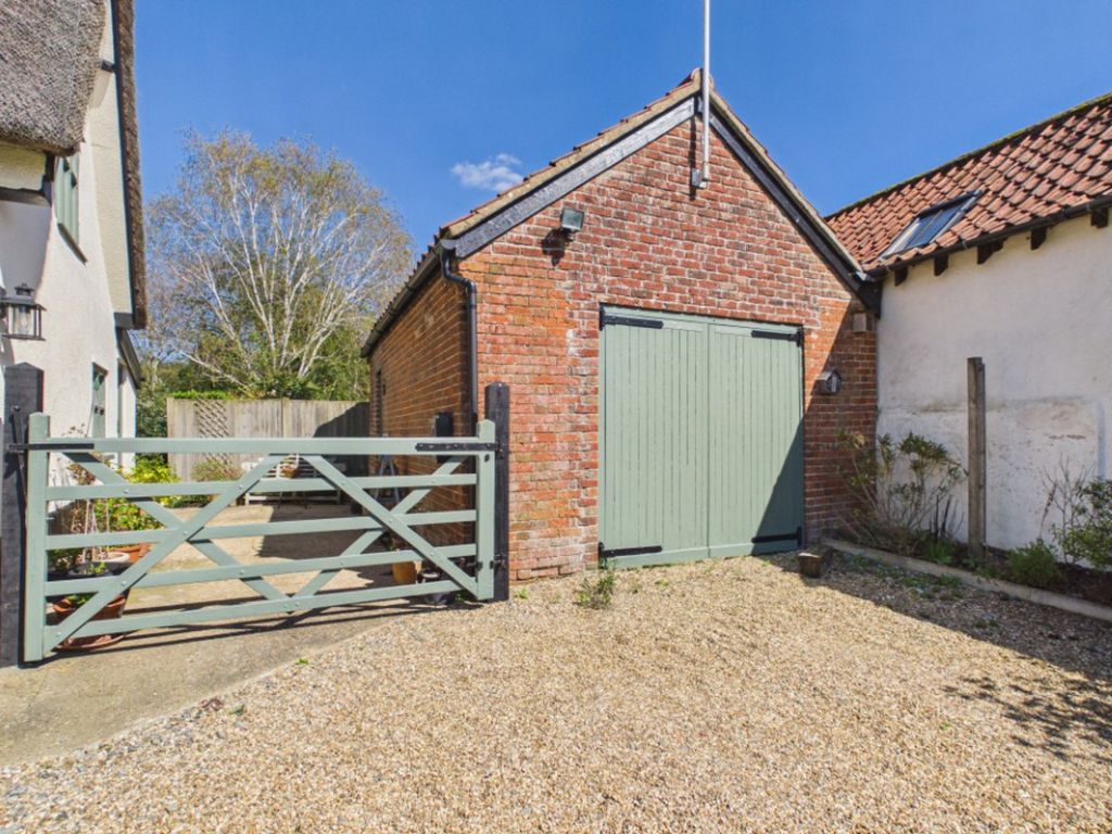 Property photo 2 of 30