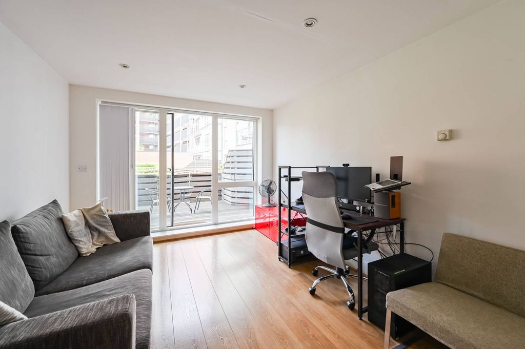 Property photo 3 of 11