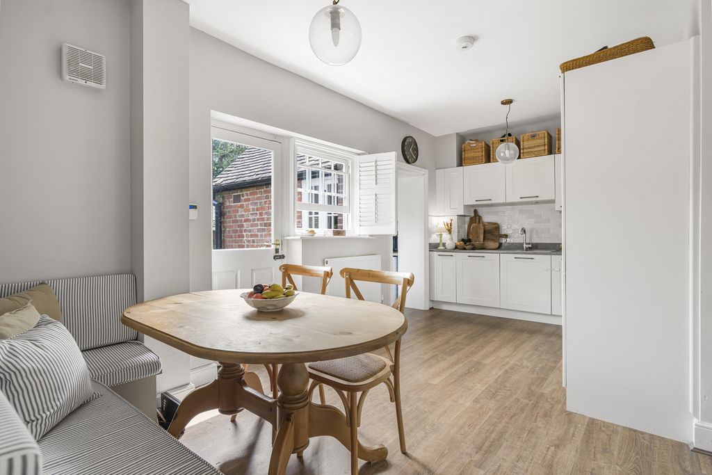 Property photo 3 of 24