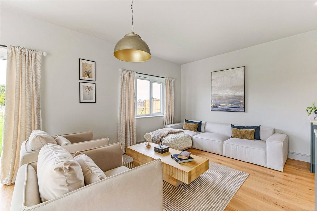 Property photo 2 of 13 Show Home