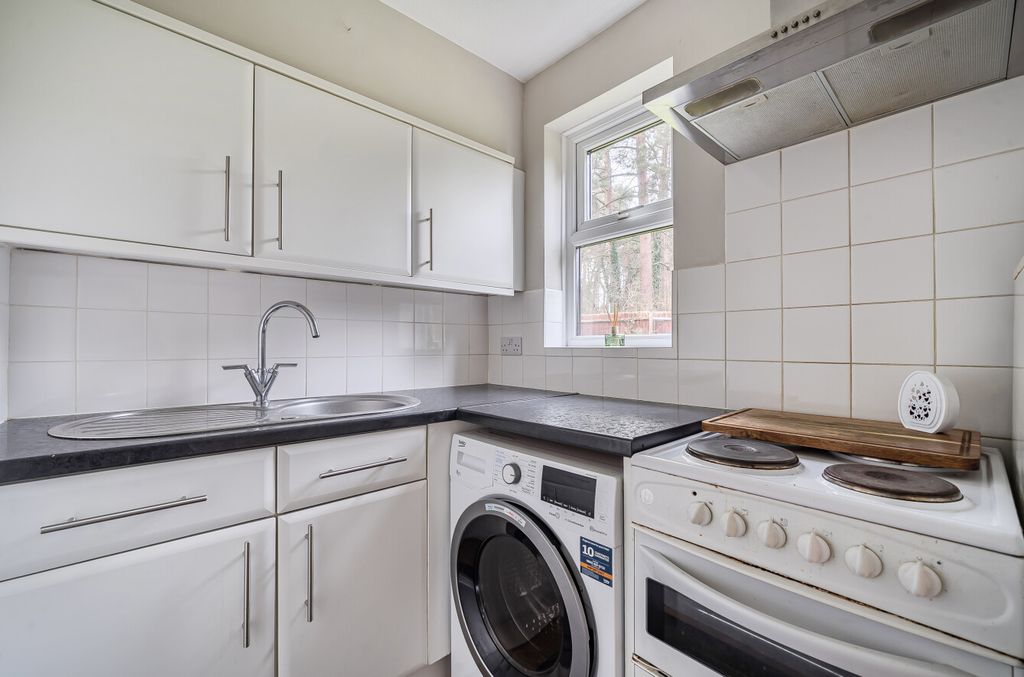 Property photo 3 of 17 1394102-10-694966...