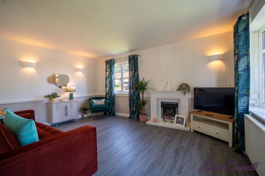 Property photo 2 of 25