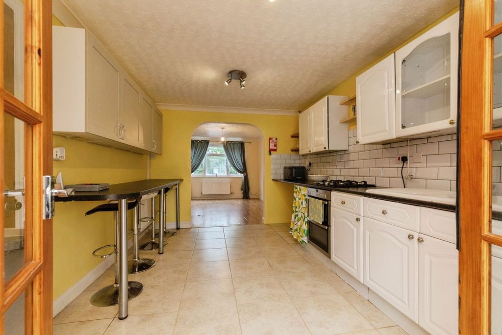 Property photo 2 of 23