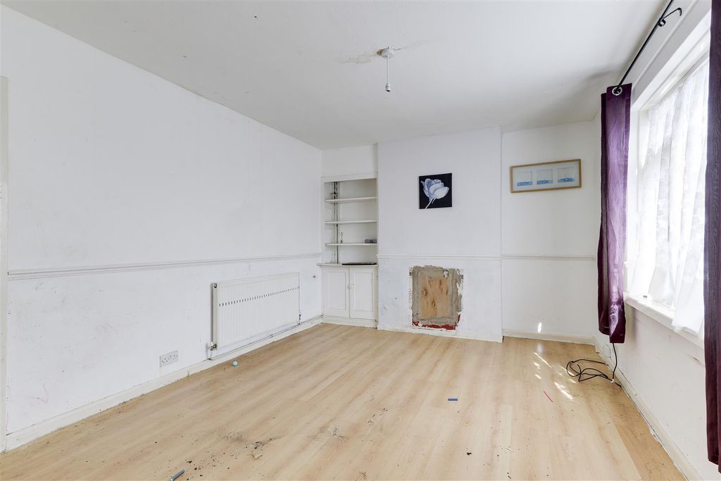 Property photo 3 of 14 5754.Jpg