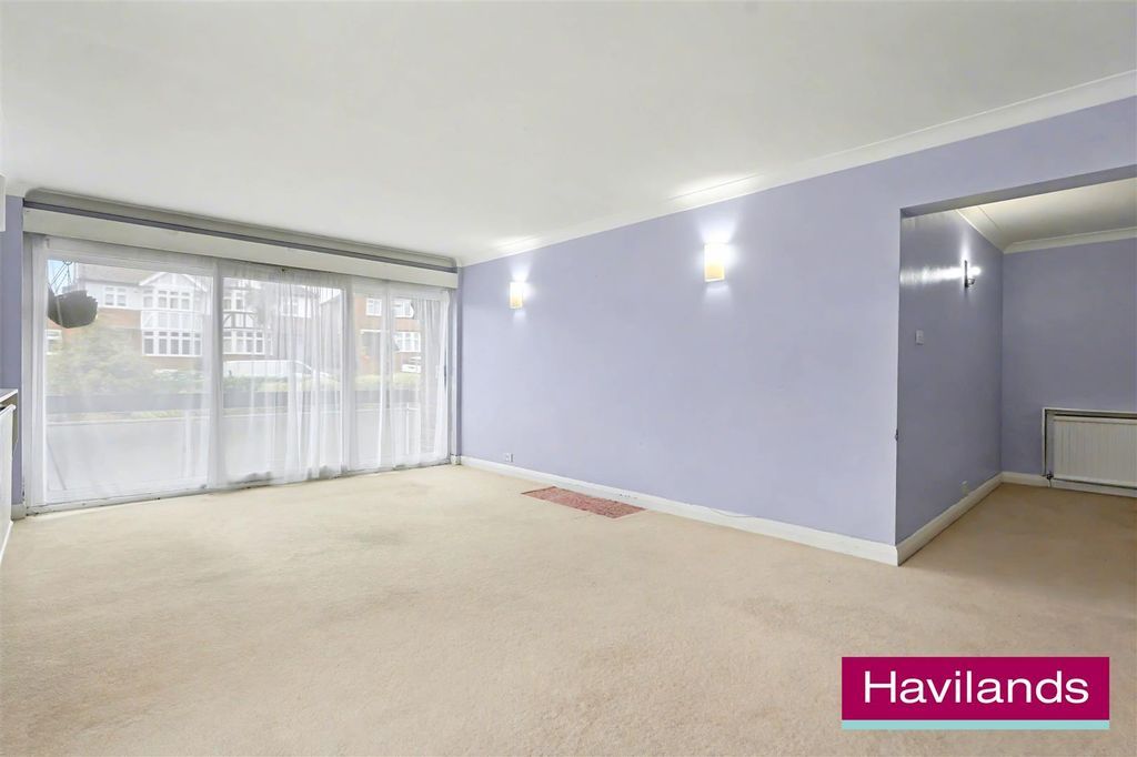 Property photo 3 of 13 Flat 6, Chesterfield Lodge N21 1Lw-11.Jpg