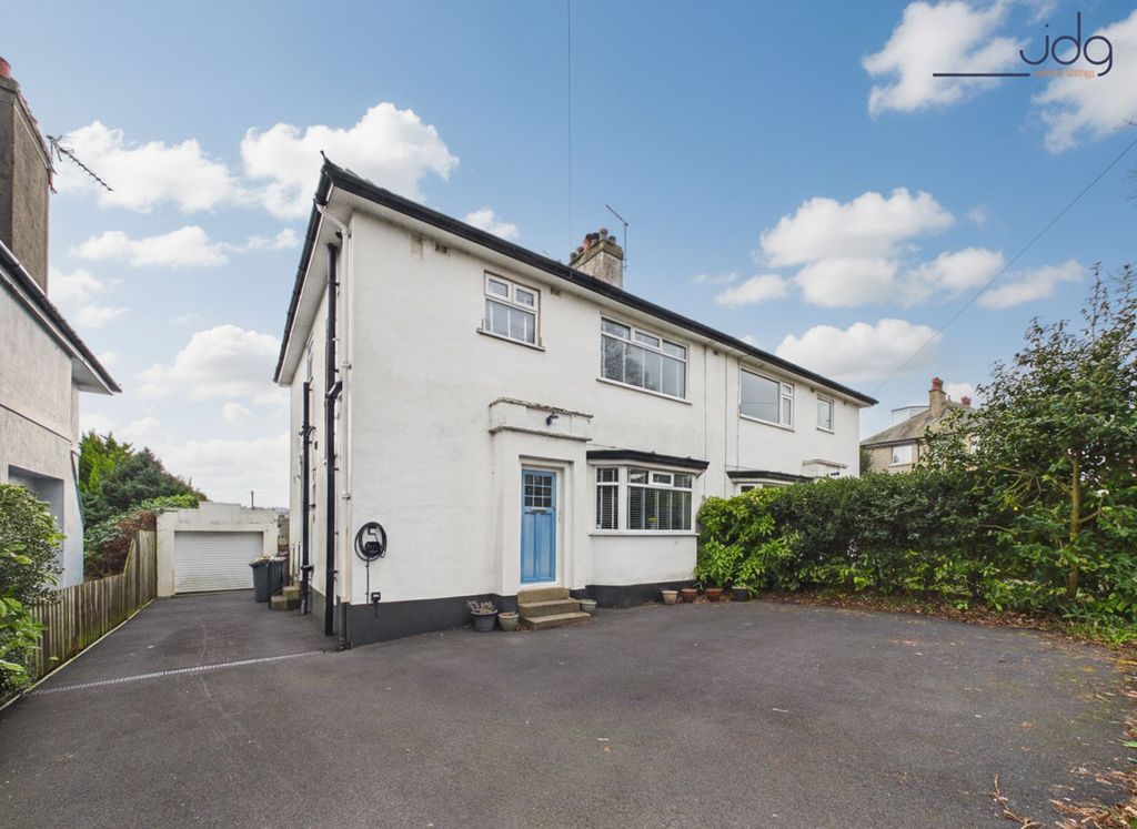 Property photo 1 of 14 Welcome To Barton Road