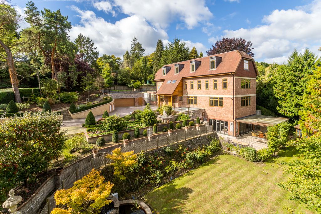 Property photo 1 of 32