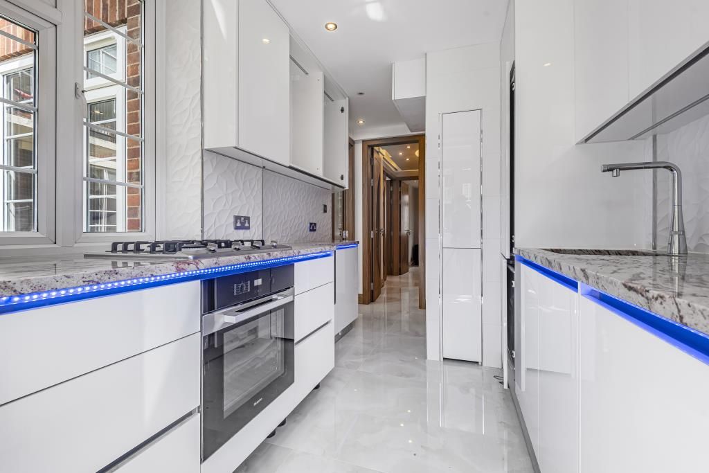 Property photo 2 of 10 Kitchen