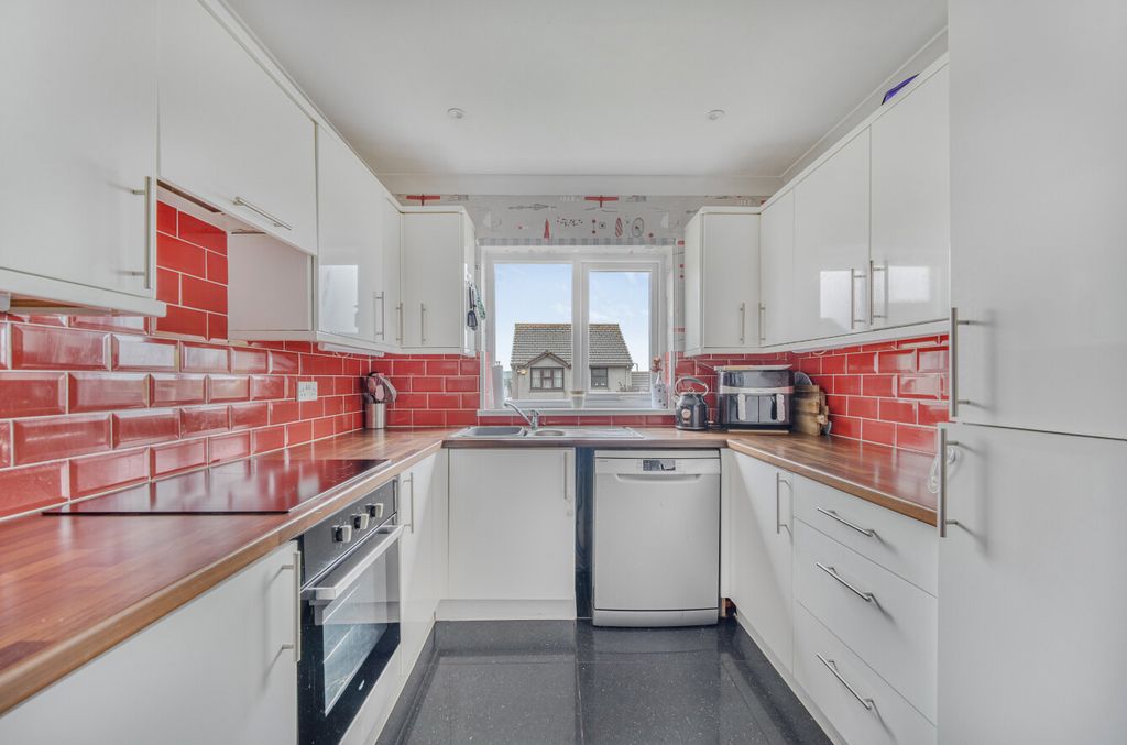 Property photo 3 of 21 1341728-9-68A46Be...