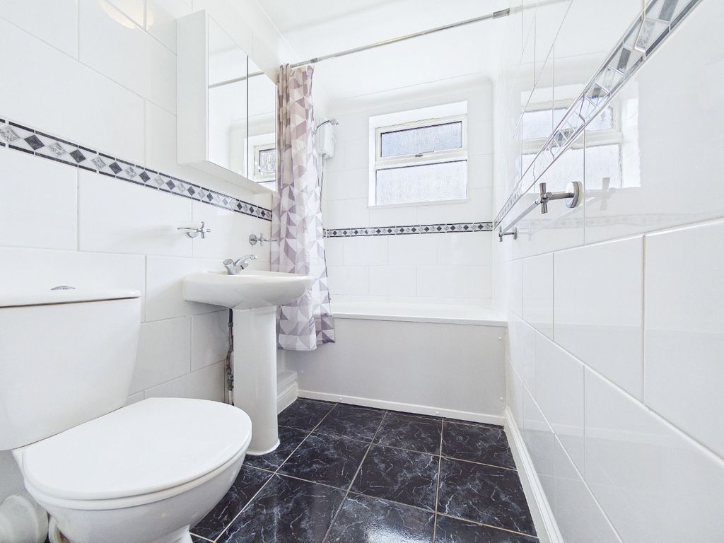 Property photo 3 of 7 5095402