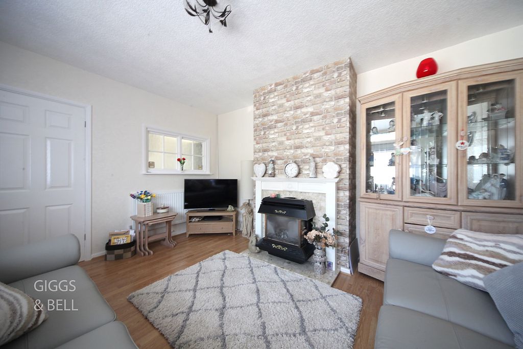 Property photo 2 of 19 5345631
