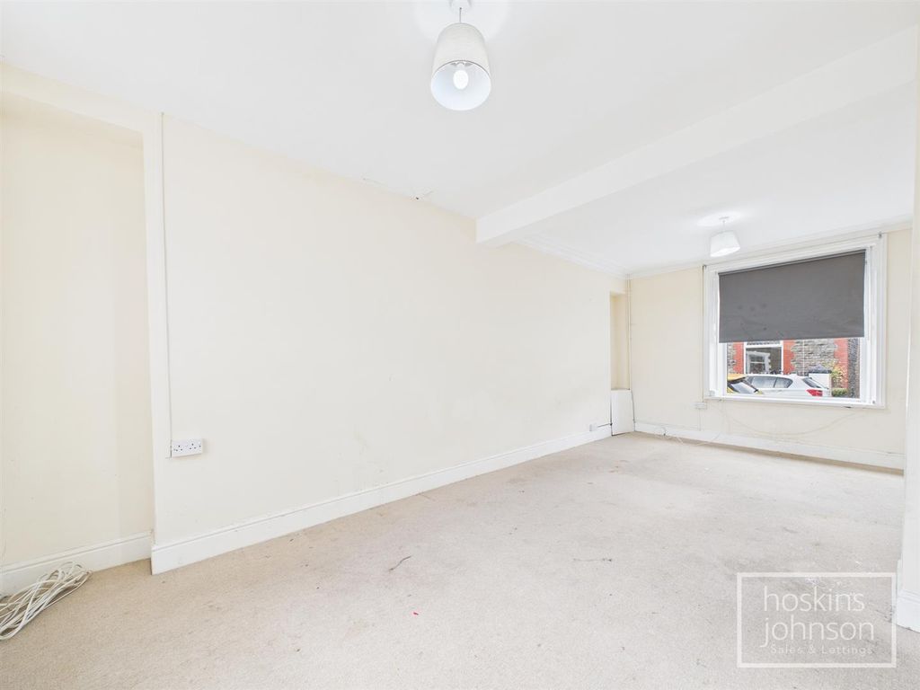 Property photo 3 of 14 Lounge