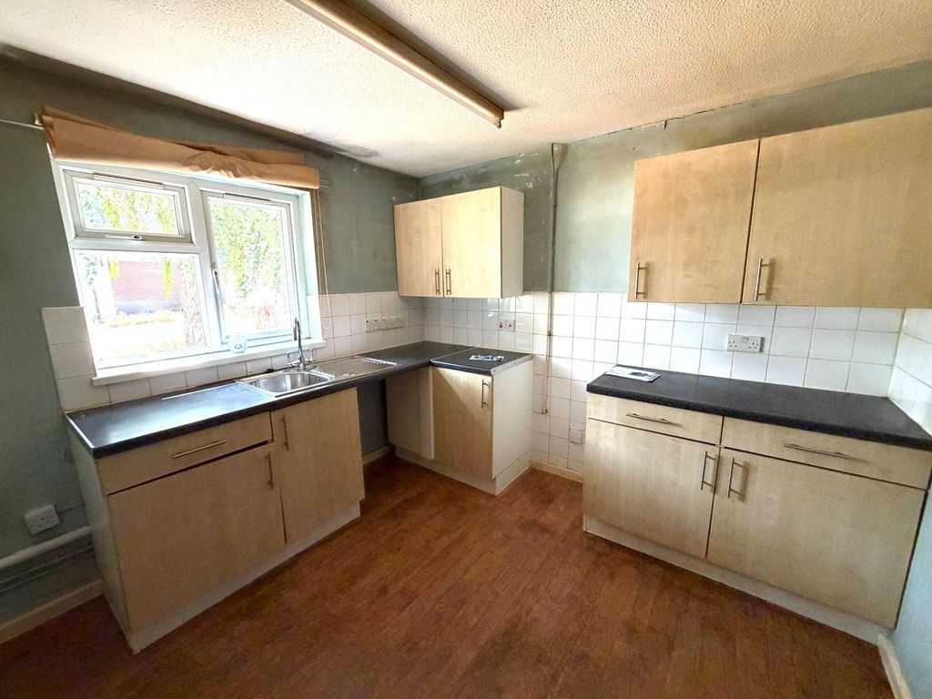Property photo 2 of 5 Kitchen.Jpg