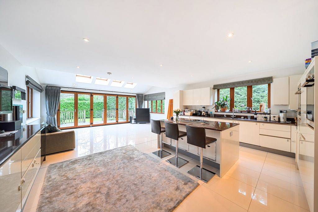 Property photo 3 of 25 1402602-10-69738F...