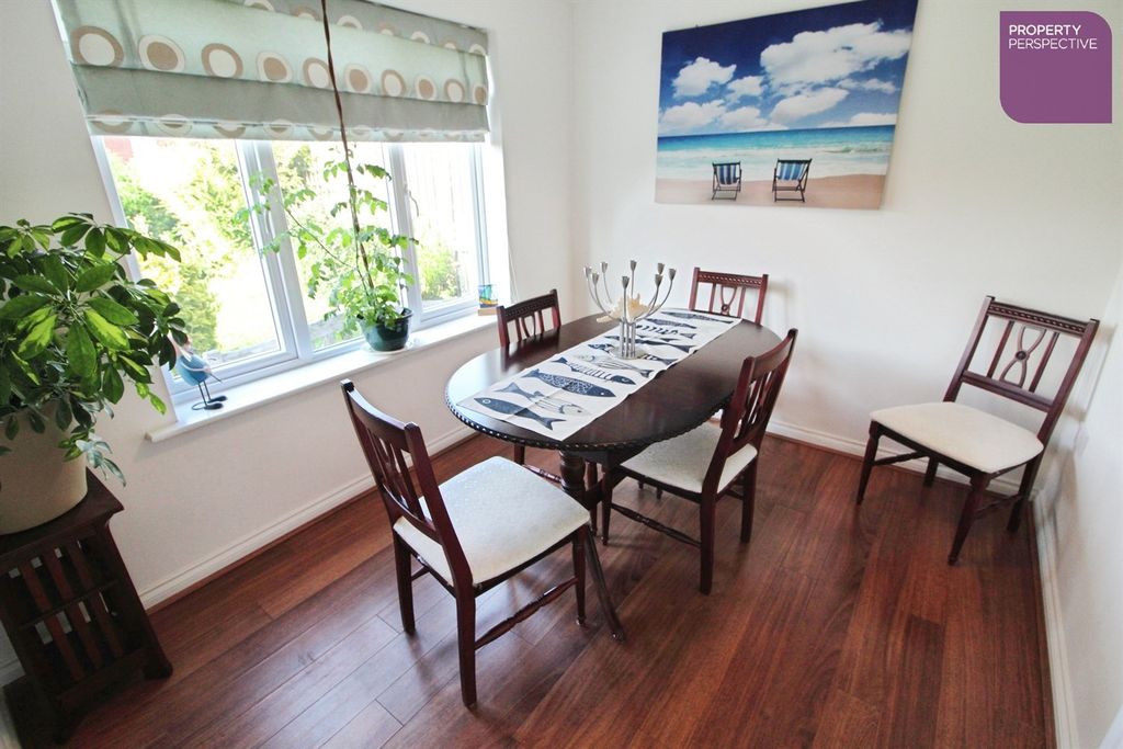 Property photo 3 of 14 Dining Room