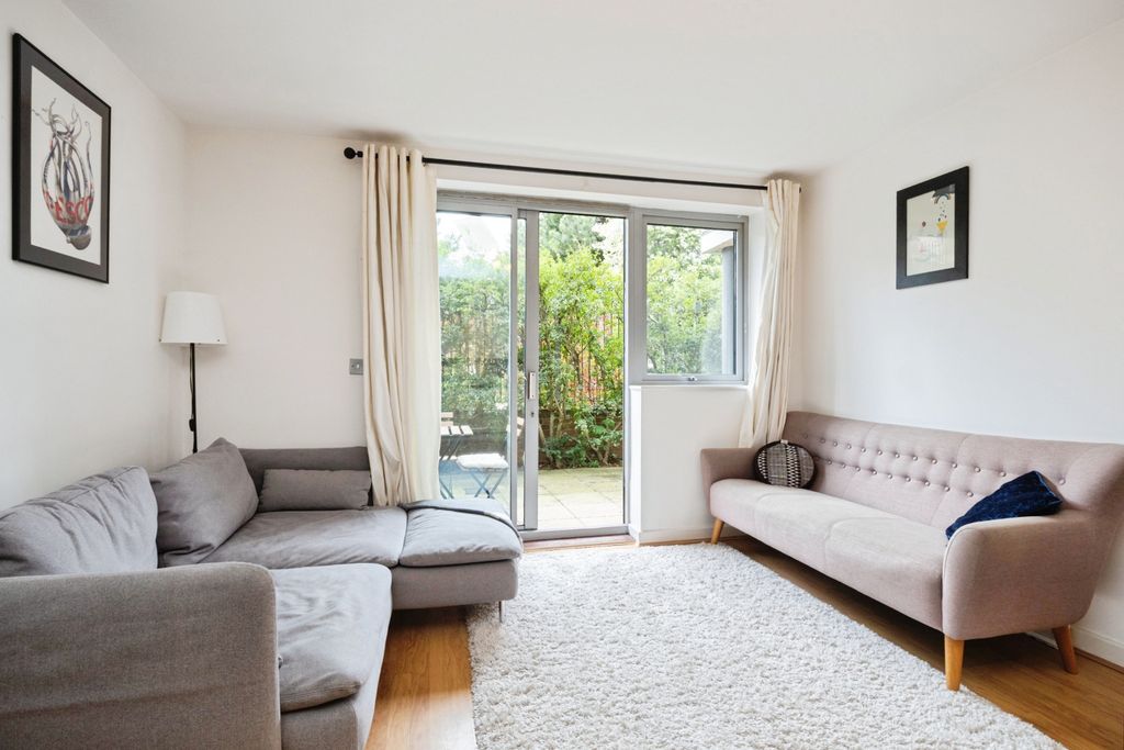 Property photo 1 of 17 Flat742Violetroadlondone33Qg-23
