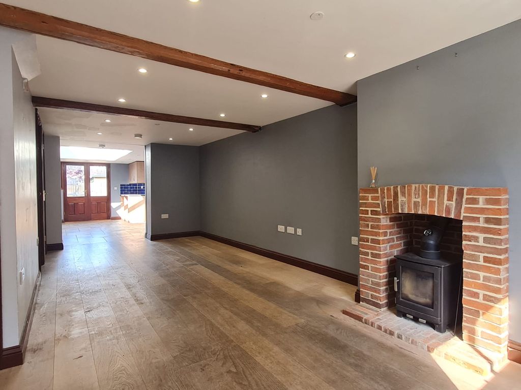 Property photo 3 of 11 Lounge