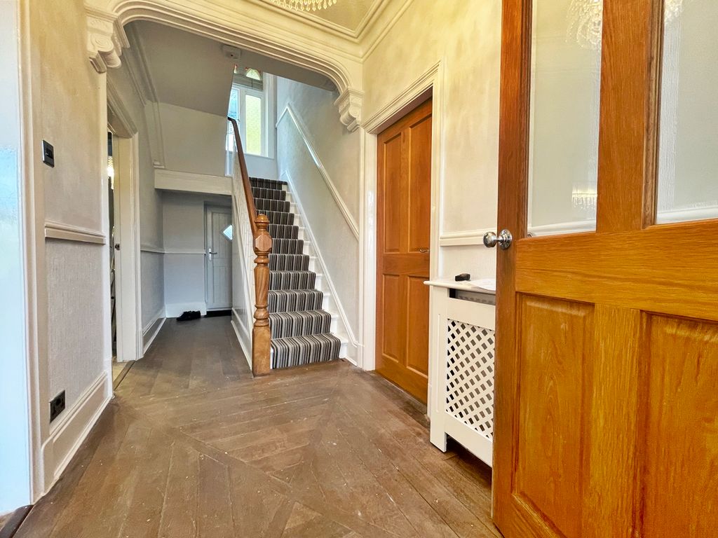 Property photo 3 of 35