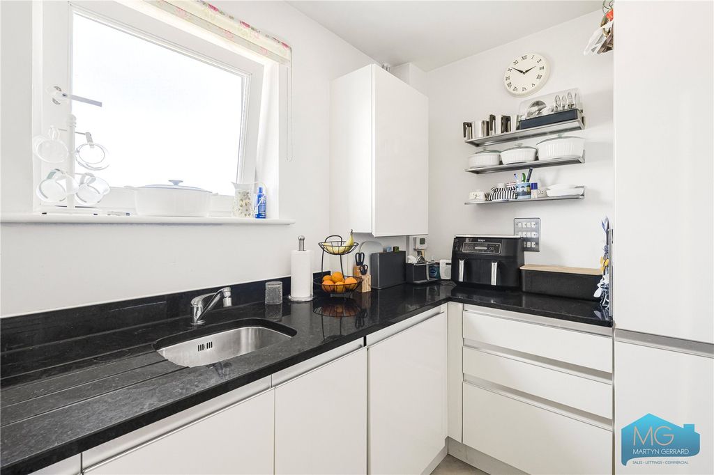 Property photo 3 of 18 Picture No. 05