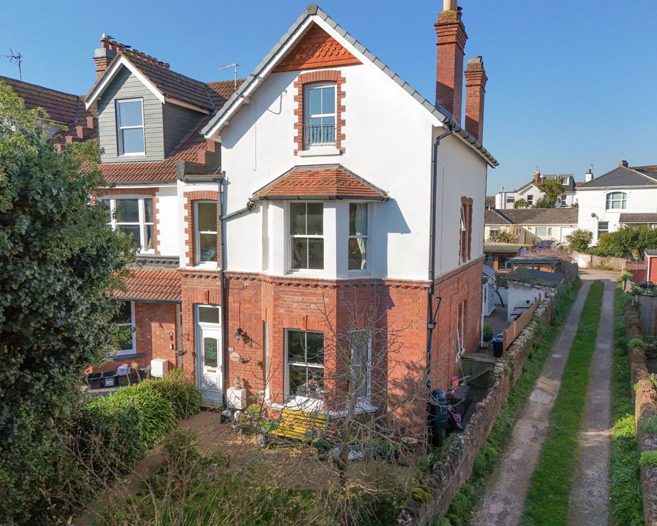 Property photo 1 of 33