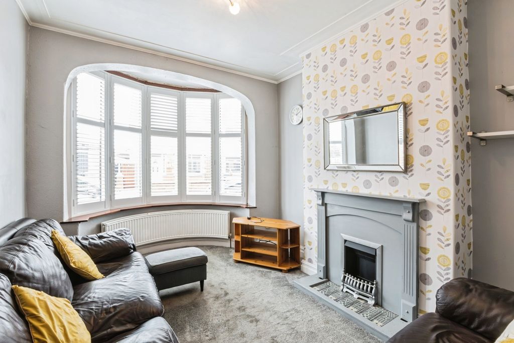 Property photo 3 of 15 Pbox-Img.Jpg