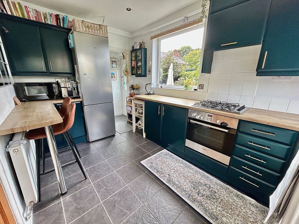 Property photo 2 of 19 Kitchen