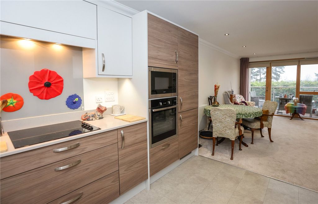 Property photo 2 of 7 Kitchen