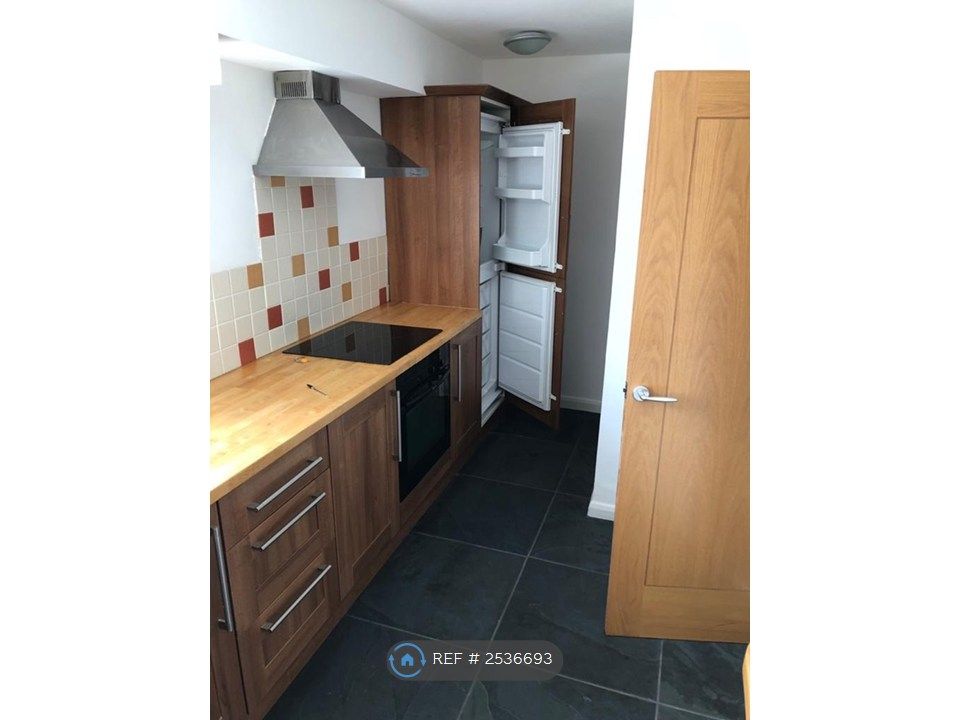 Property photo 3 of 6 Kitchen
