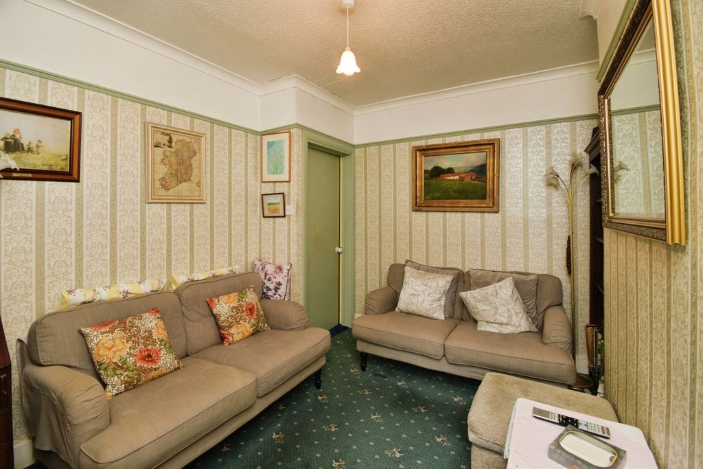 Property photo 2 of 10 Photo