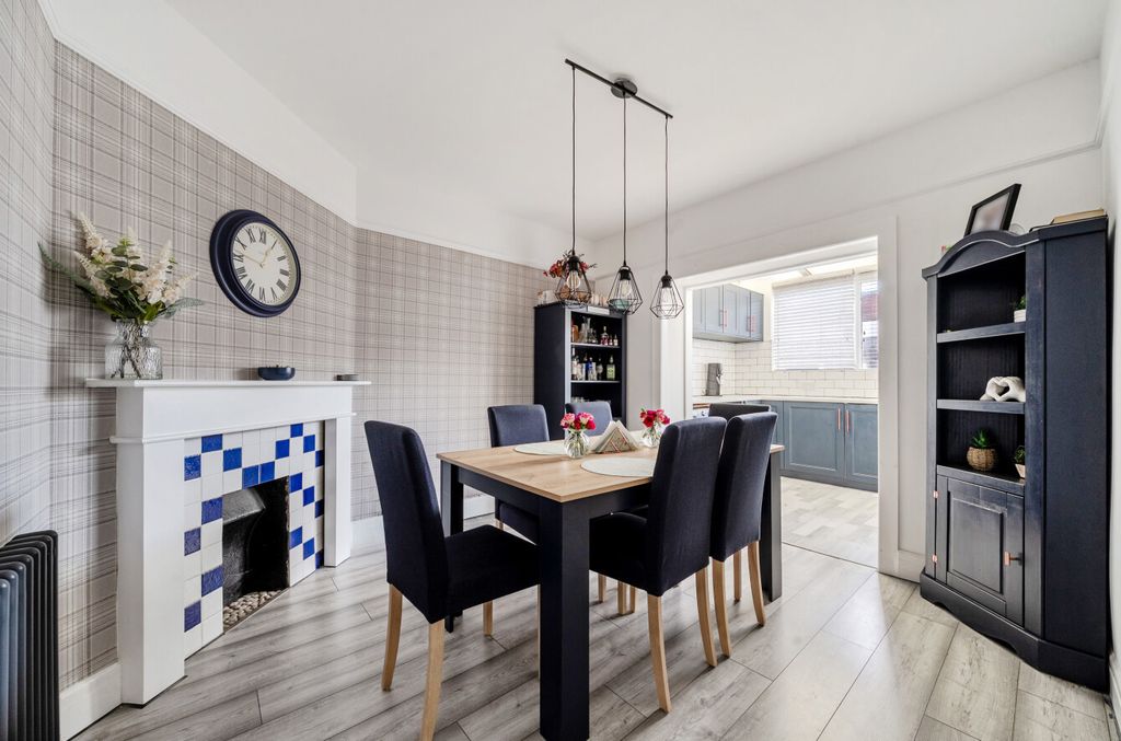 Property photo 3 of 12 1509761-4-6A88511...